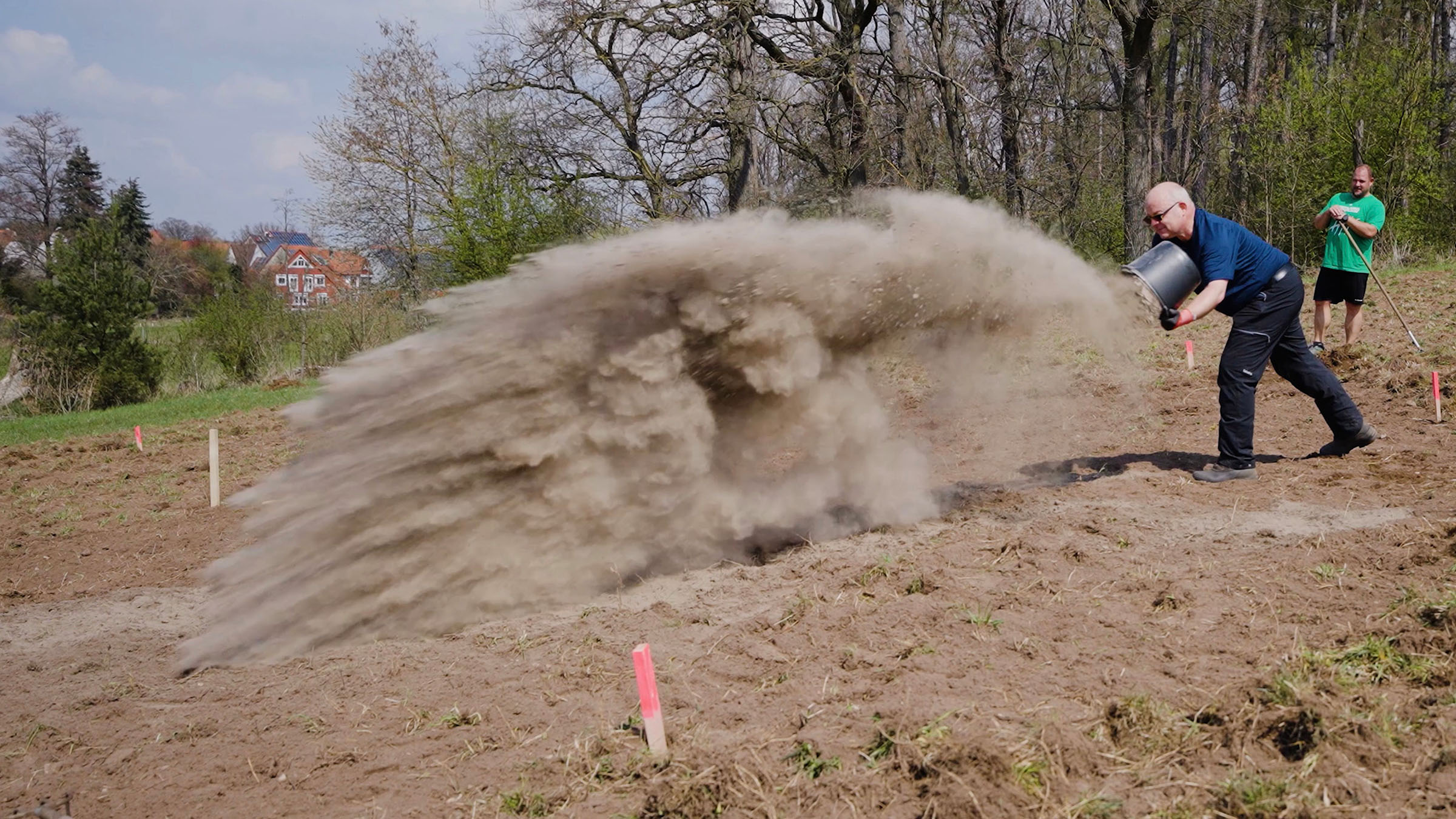 Project Carbdown: Dirk Paessler spreading ground basalt